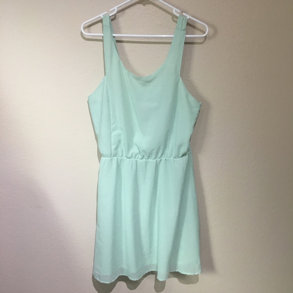 Flirty mint colored dress! 👗